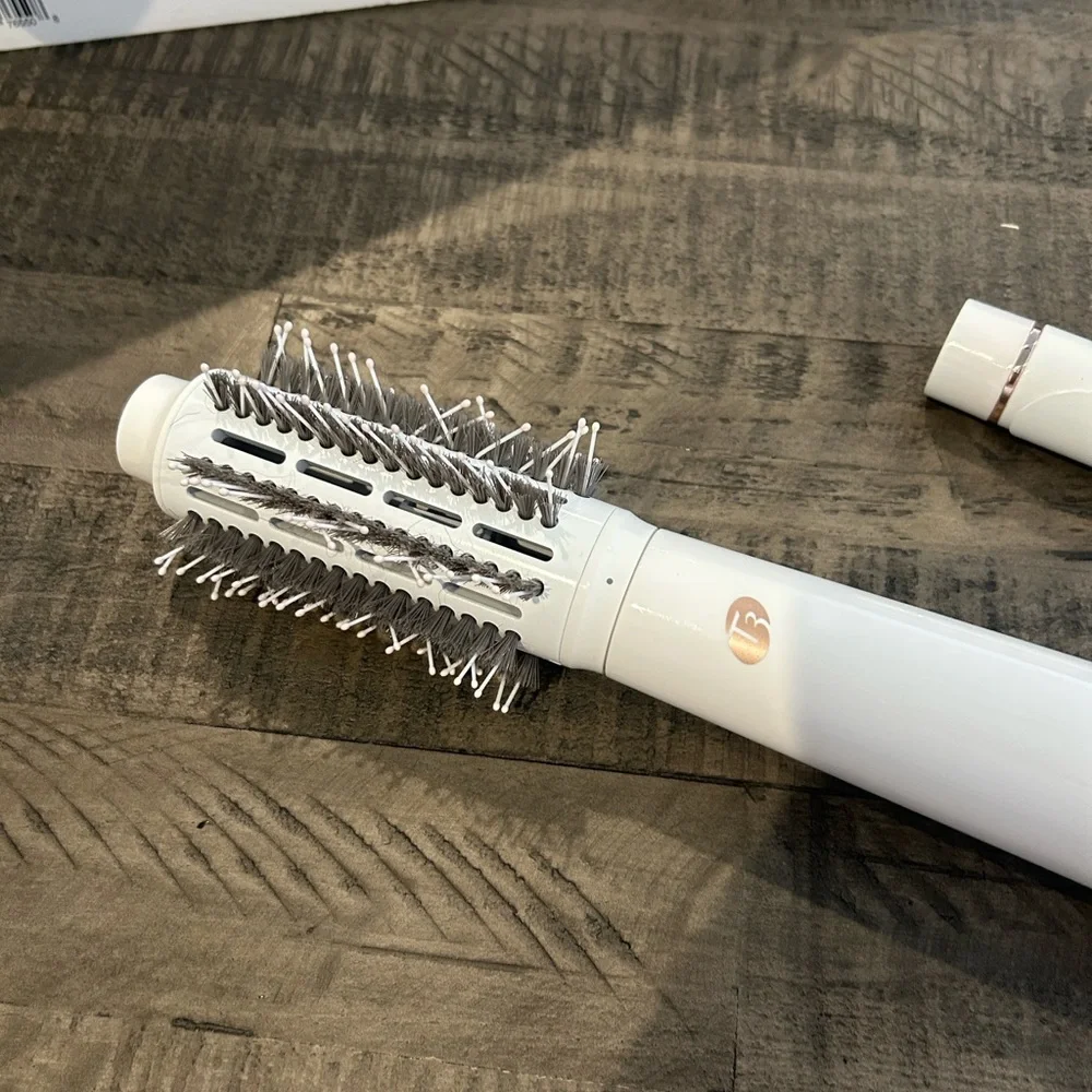 T3 Airebrush Duo Hot Air Brush in White with Rose Gold Accents